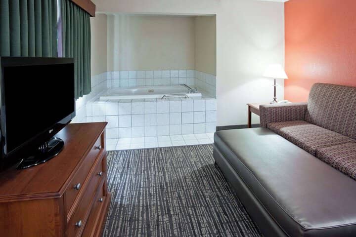 Room 14 of 27