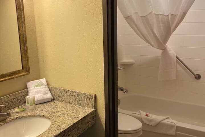 Room 16 of 27