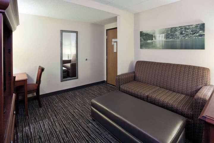 Room 6 of 27